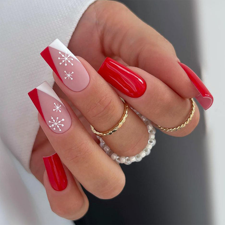 Artistic nail design in a wintry style Bowlift