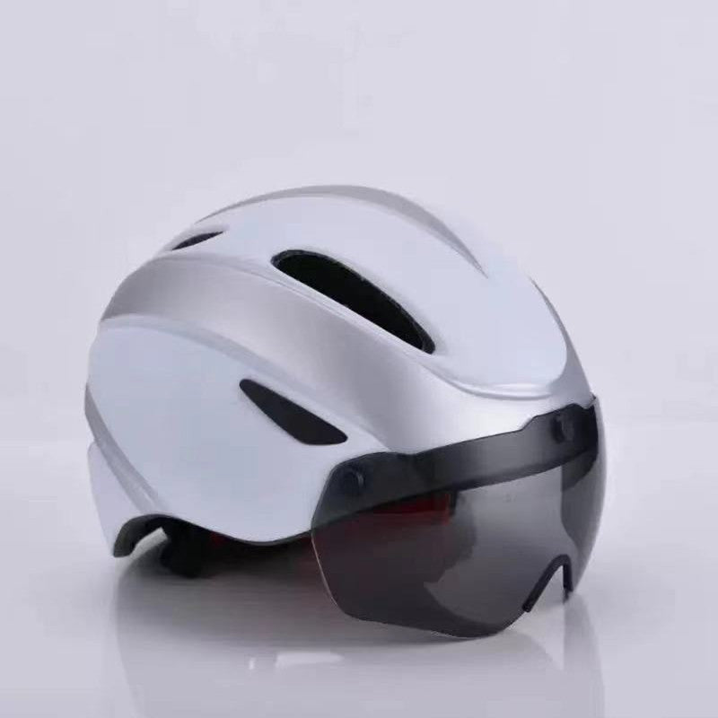 Protective Cycling Helmet with Visor Bowlift