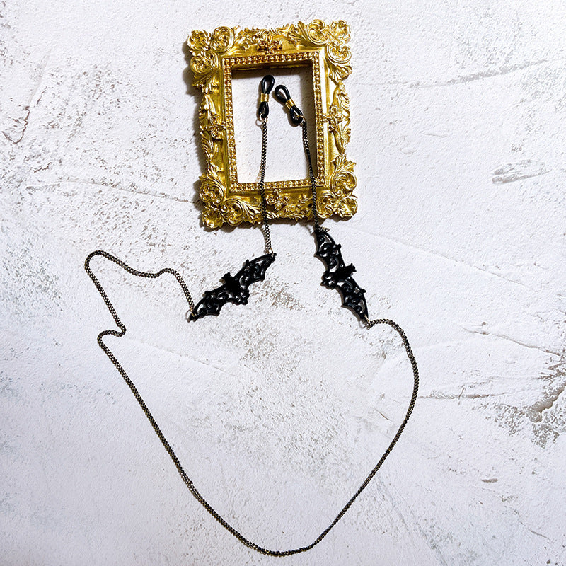 Jewelry holder chain with intricate details Bowlift