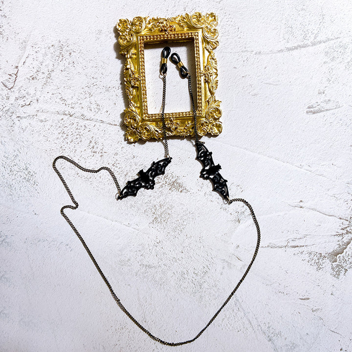 Jewelry holder chain with intricate details Bowlift