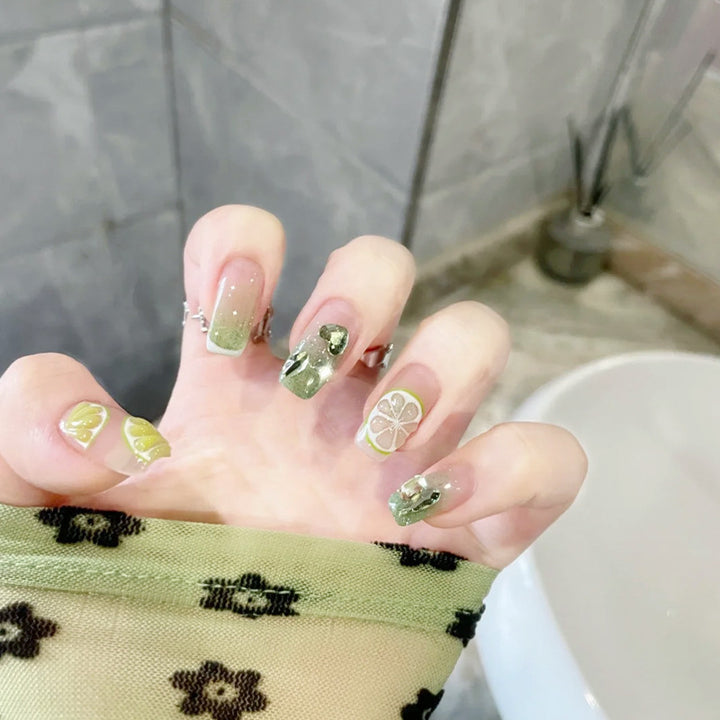 Artificial nail set with elegant crystal embellishments Bowlift