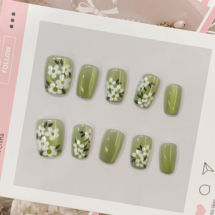 Artificial nails with floral patterns Bowlift