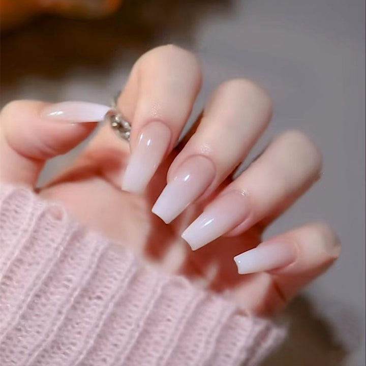 Artificial Nail Tips in Modern Stiletto Design Bowlift