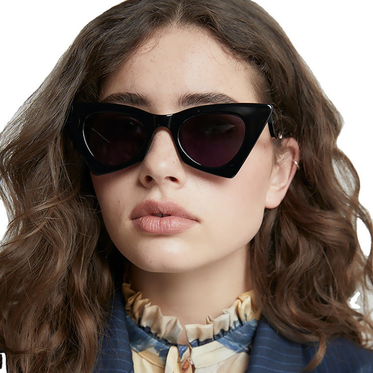 Ladies fashionable cat-eye sunglasses in fashion style Bowlift