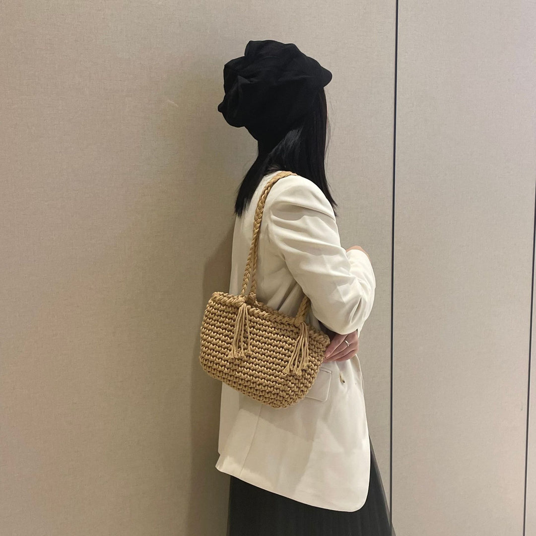 Hand-knotted shoulder bag with decorative pleating technique Bowlift