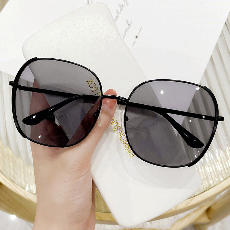 Ladies oversized sunglasses with protective UV protection and elegant metal frame Bowlift