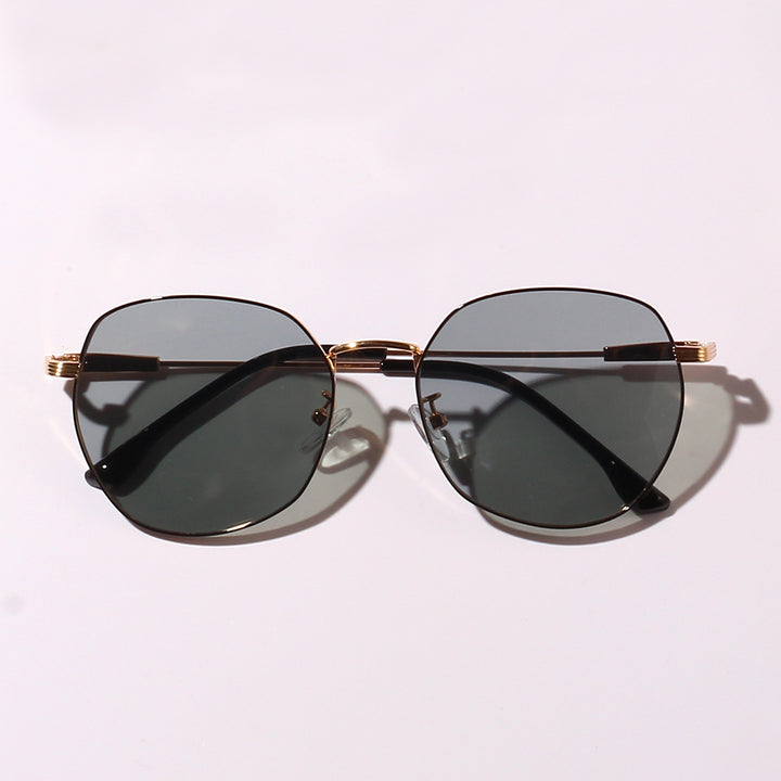 Women's striking geometric sunglasses with UV protection Bowlift