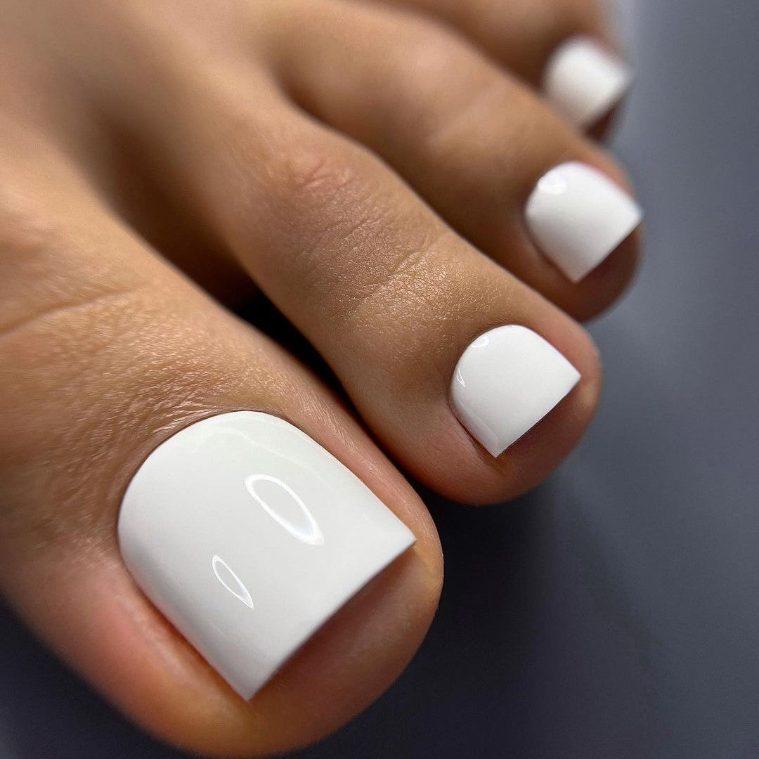 Artificial nails for elegant foot care Bowlift