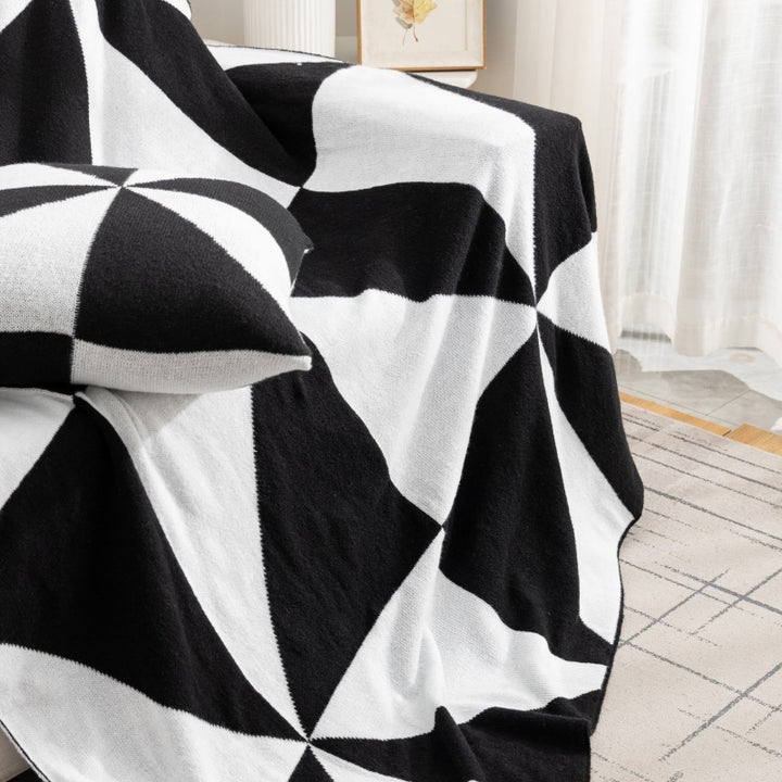 Geometric Pattern Throw Blanket