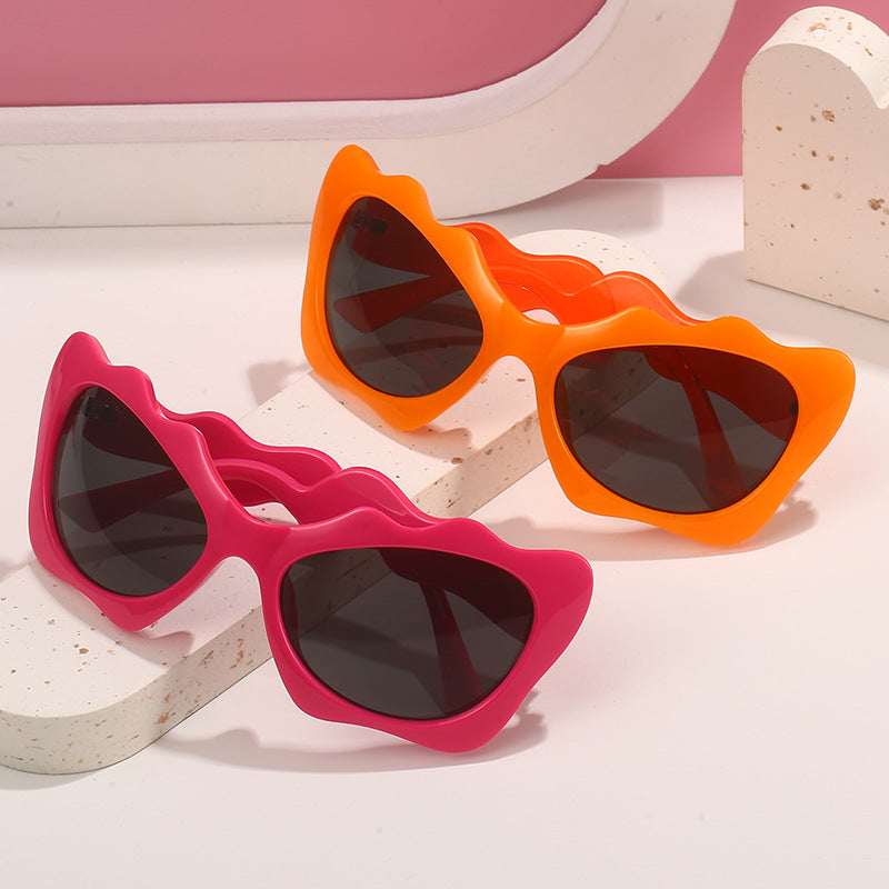 Ladies extravagant sunglasses with wavy frame design Bowlift