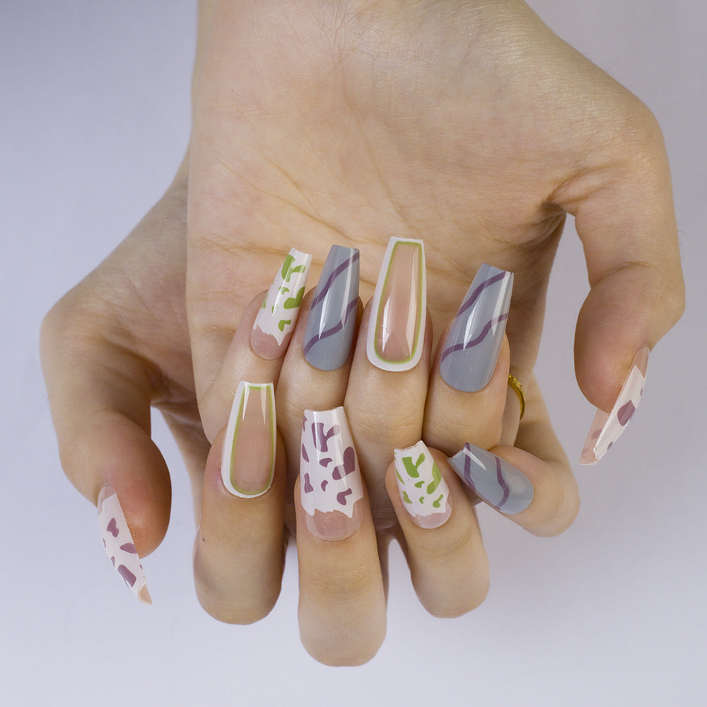 Artificial Nails in Modern Design with Graphic Patterns Bowlift