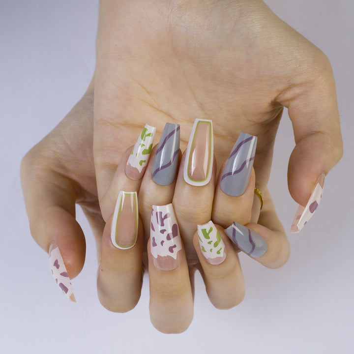 Artificial Nails in Modern Design with Graphic Patterns Bowlift