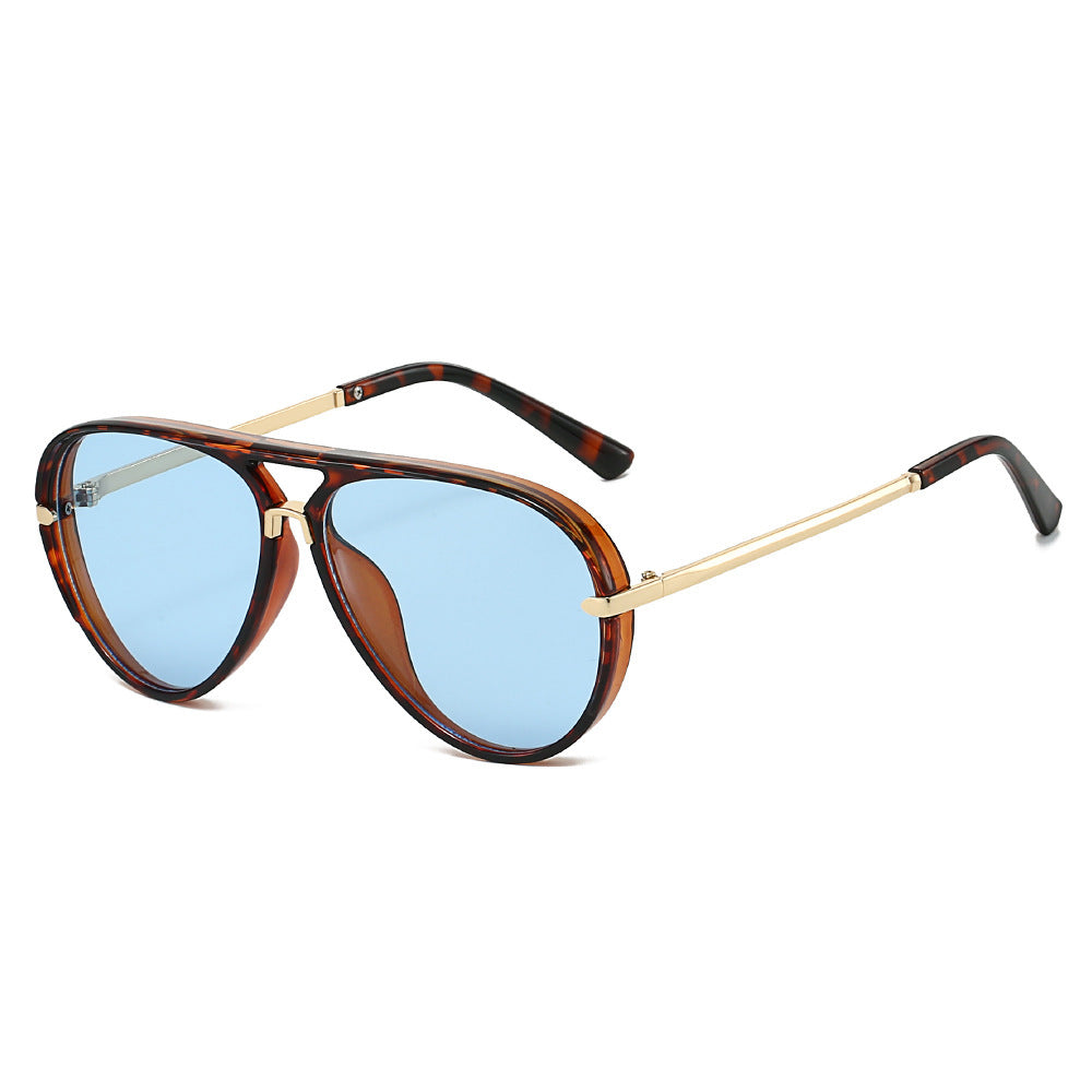 Elegant Aviator Sunglasses with Gold Accents Bowlift