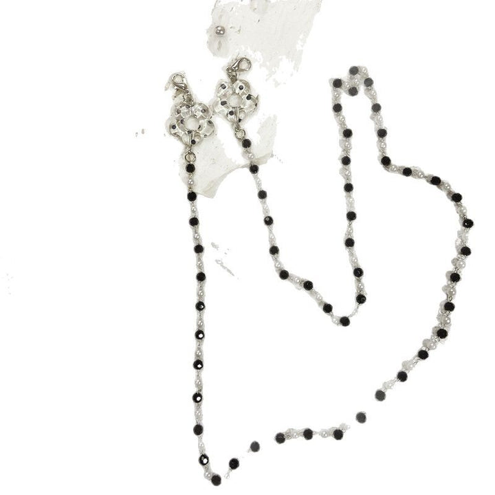 Elegant jewelry necklace with heart-shaped pendants Bowlift