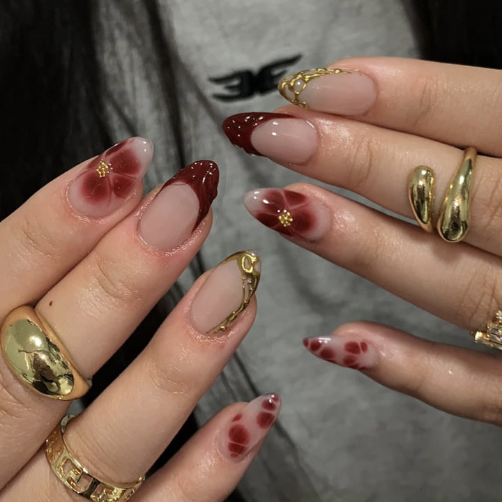 Elegant Artificial Nail Tips with Gold Accents Bowlift