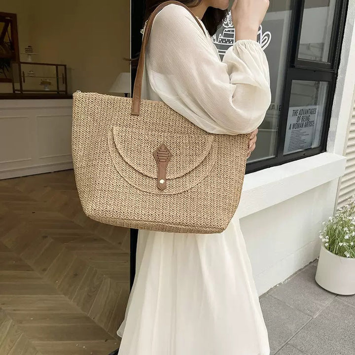 Spacious Picnic Bag Bowlift