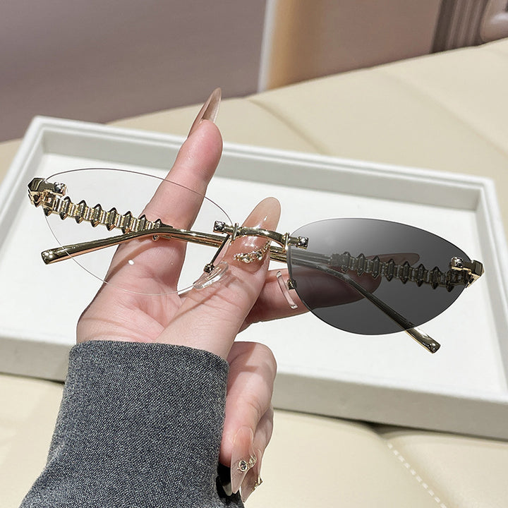 Women’s fashionable glasses with pointed accents Bowlift