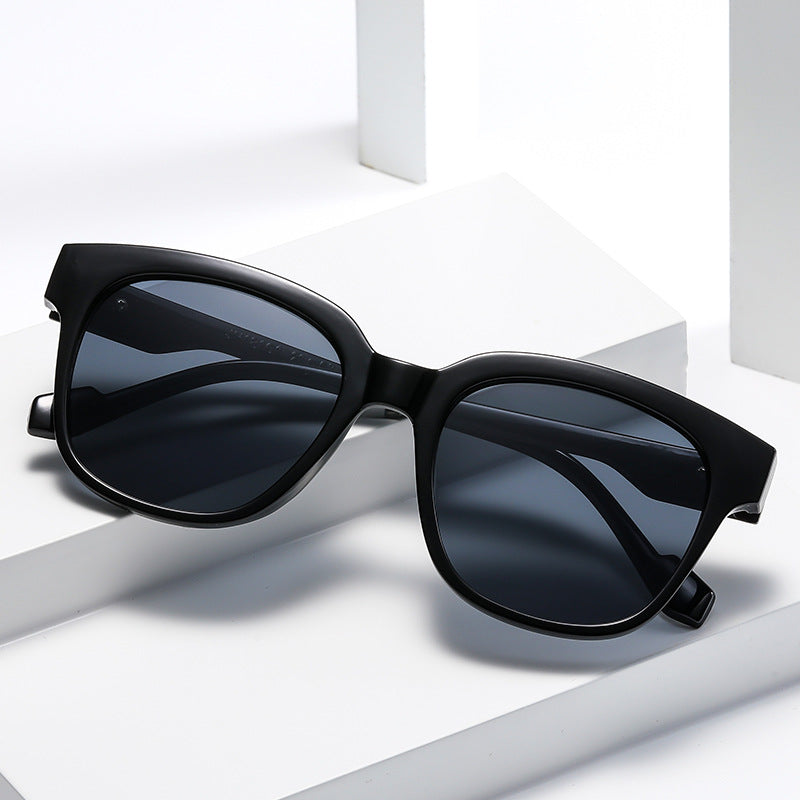 Women's square sunglasses in elegant tortoiseshell design Bowlift