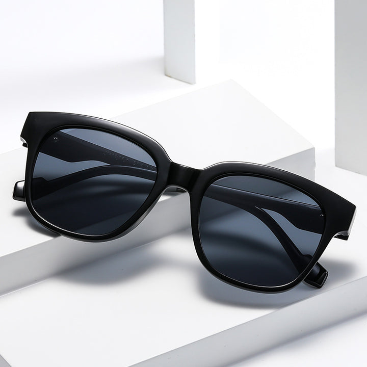 Women's square sunglasses in elegant tortoiseshell design Bowlift