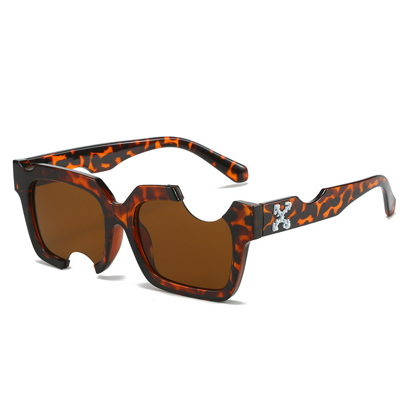 Women's modern, geometric sunglasses with exceptional frame Bowlift