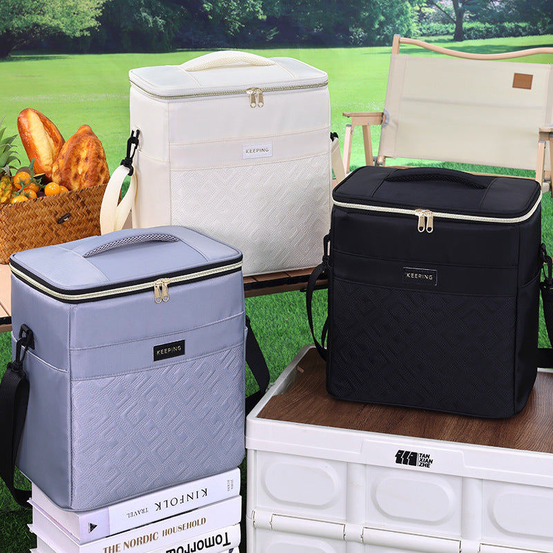 Cooler bag with insulating interior and practical carrying system Bowlift
