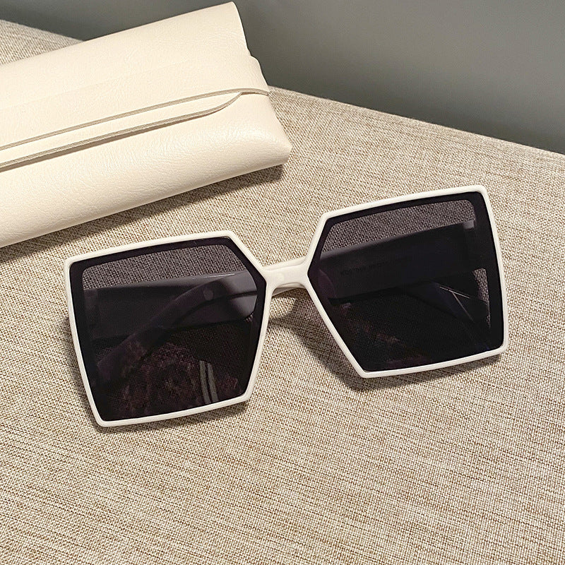Women's square sunglasses with a sturdy frame and stylish design Bowlift
