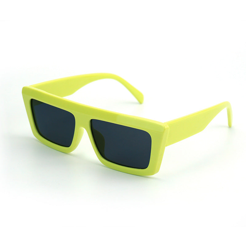 Women Oversized Sunglasses with Modern and Angular Design Bowlift