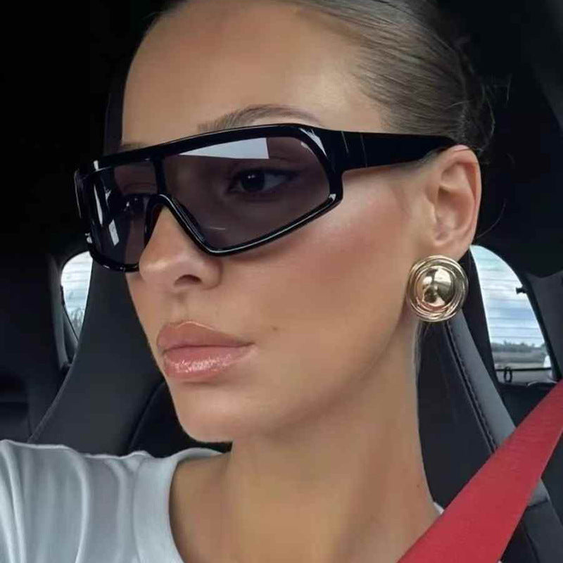 Women's sporty goggles in modern design with ergonomic frame Bowlift
