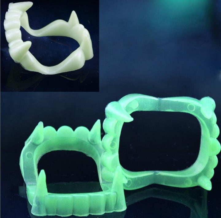 Glow-in-the-Dark Vampire Fangs Bowlift