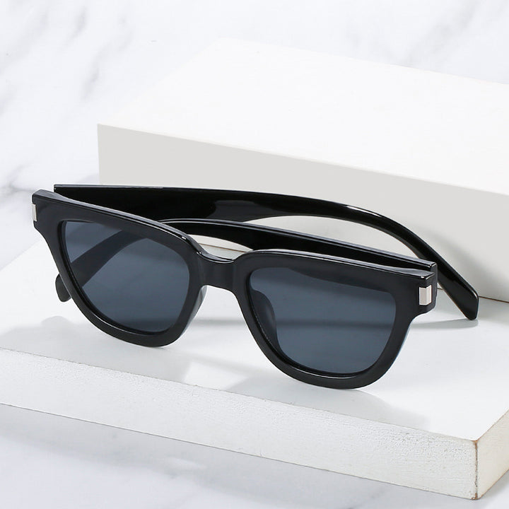 Fashionable Cat-Eye Sunglasses Bowlift