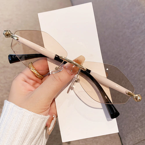 Women's futuristic sunglasses with oversized rectangular frame Bowlift