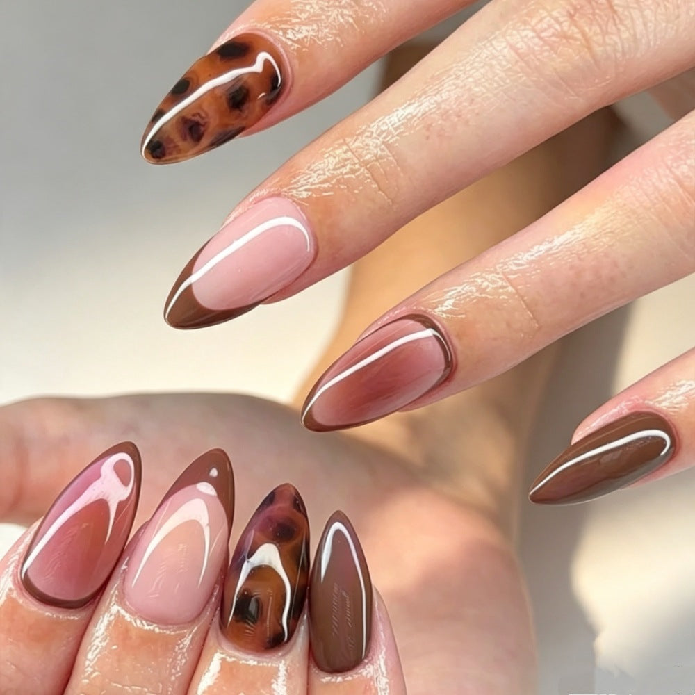 Elegant Artificial Nails with Unique Gradient and High Gloss Finish Bowlift