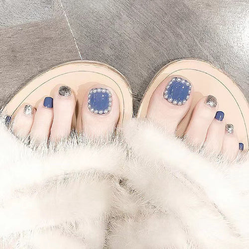 Artful toenails with elegant accents Bowlift