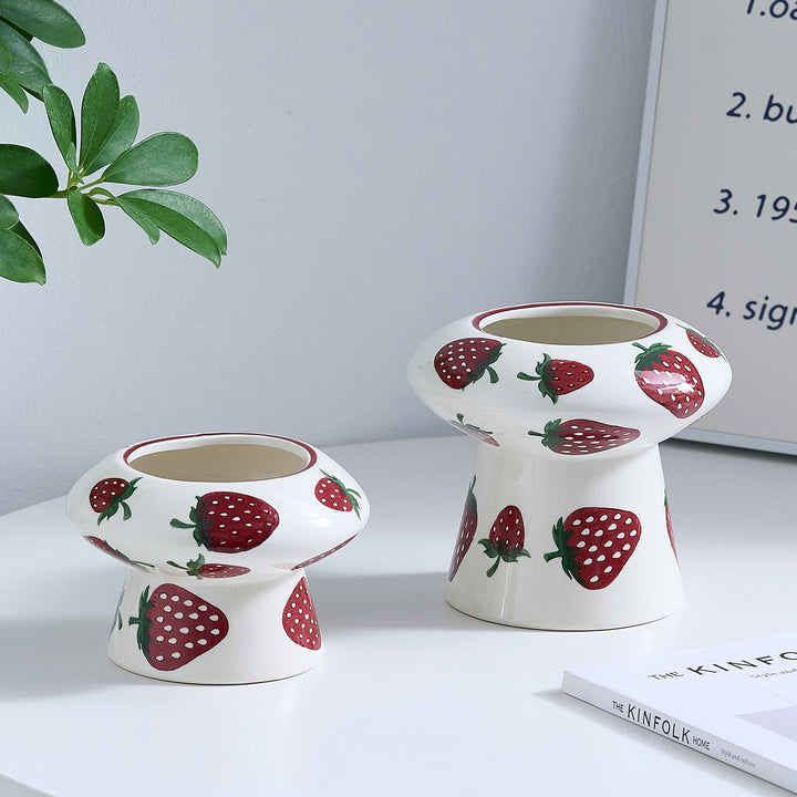 Ceramic vase with strawberry pattern Bowlift