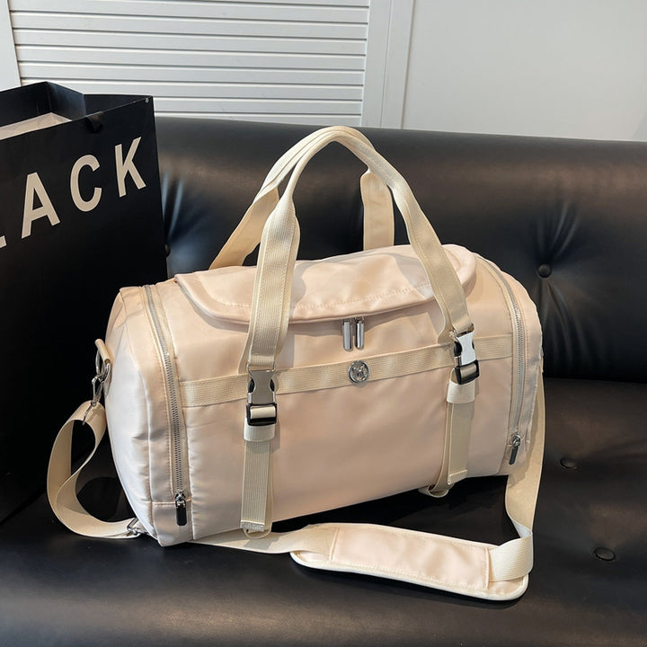 Sporty travel bag with adjustable shoulder strap and several compartments Bowlift