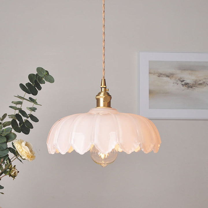 BowLift | Glass light that delights with details!