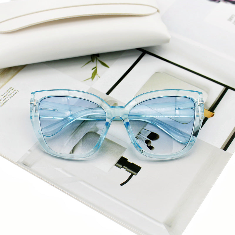Women's Cat-Eye Sunglasses with Elegant Accents Bowlift