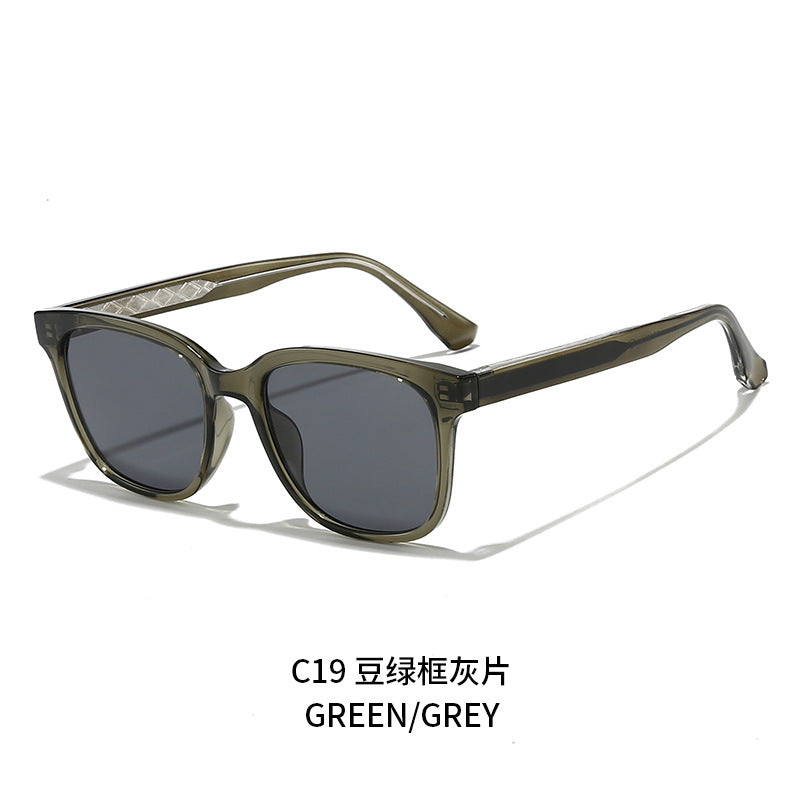 Women Retro-inspired Sunglasses with protected UV filter and sturdy frame Bowlift
