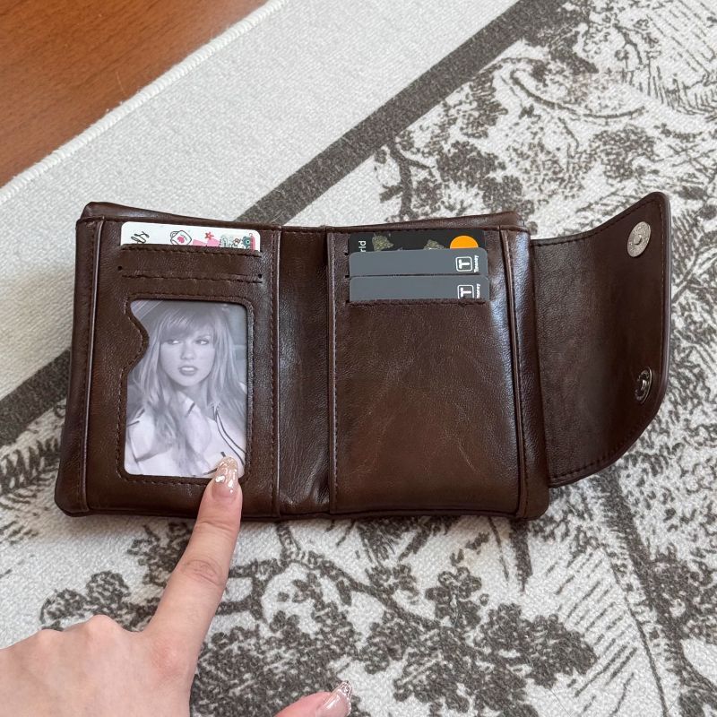 Stylish Compact Leather Cardholder Bowlift