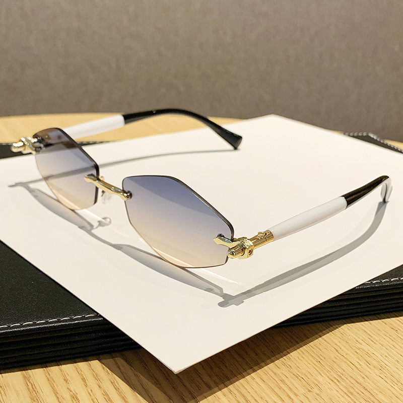 Women's futuristic sunglasses with oversized rectangular frame Bowlift