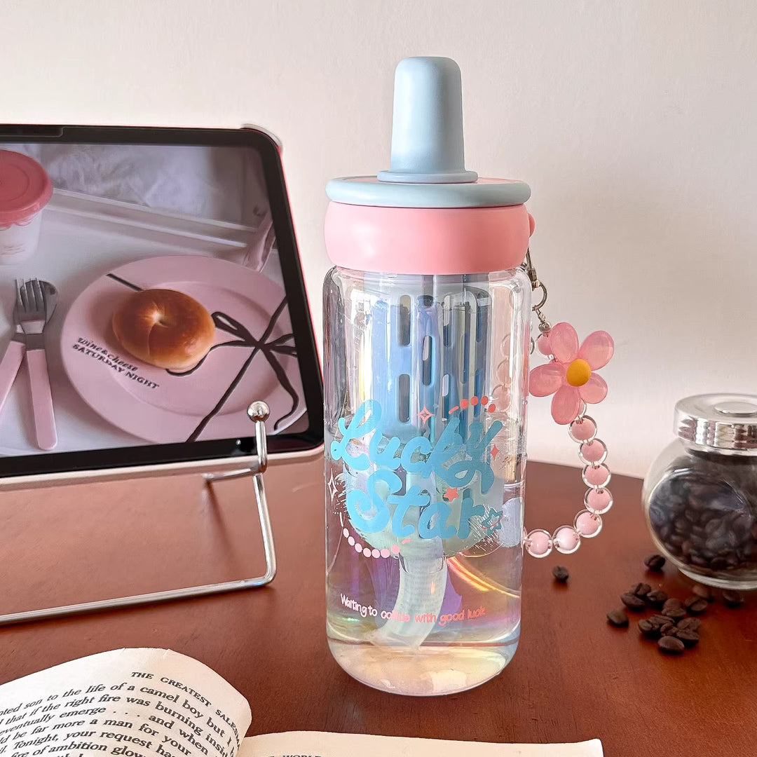 Women's creative drinking bottle with integrated straw and keychain Bowlift