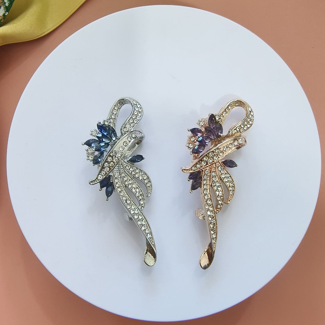 Exquisite brooch with sparkling zirconia and blue gemstones Bowlift