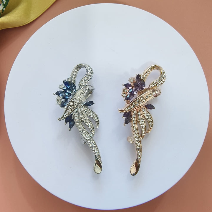 Exquisite brooch with sparkling zirconia and blue gemstones Bowlift