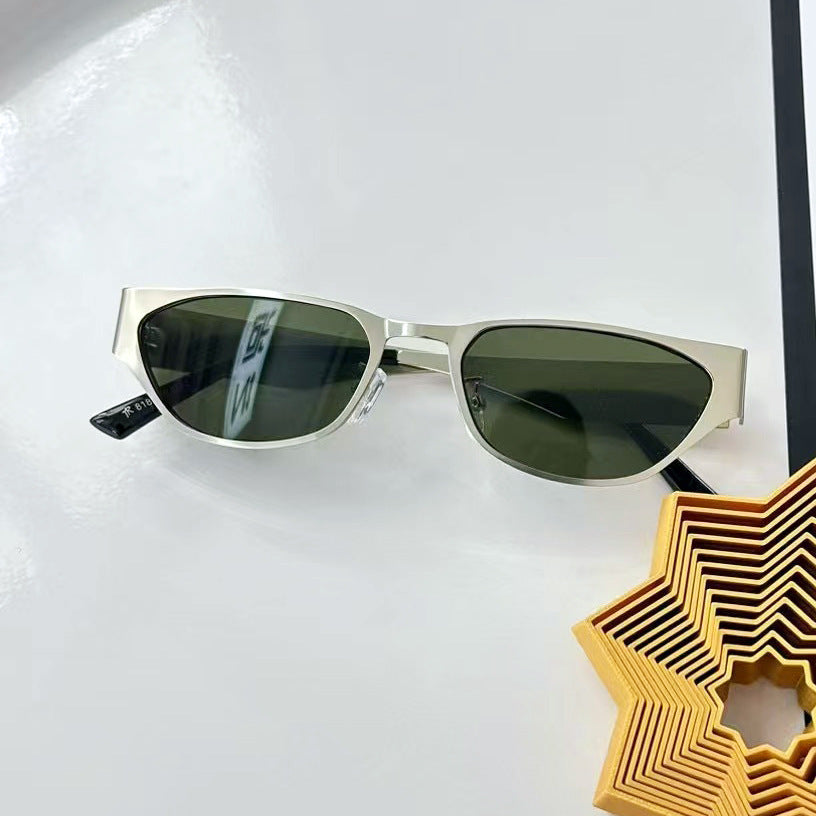 Fashionable sunglasses with elegant design Bowlift
