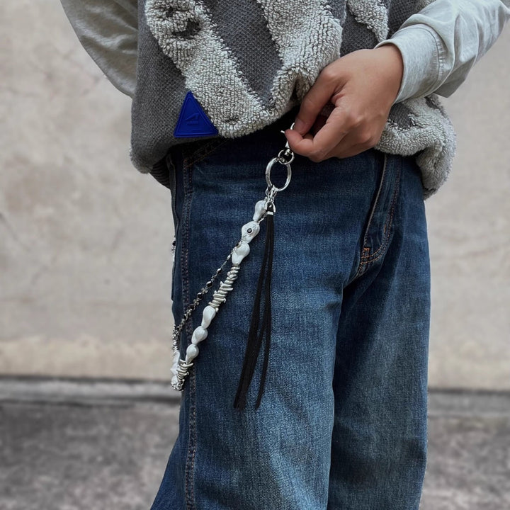 Fashionable chain belt with pearl and metal accents Bowlift