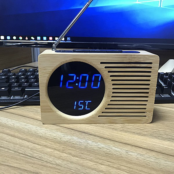 Digital radio alarm clock with temperature display Bowlift