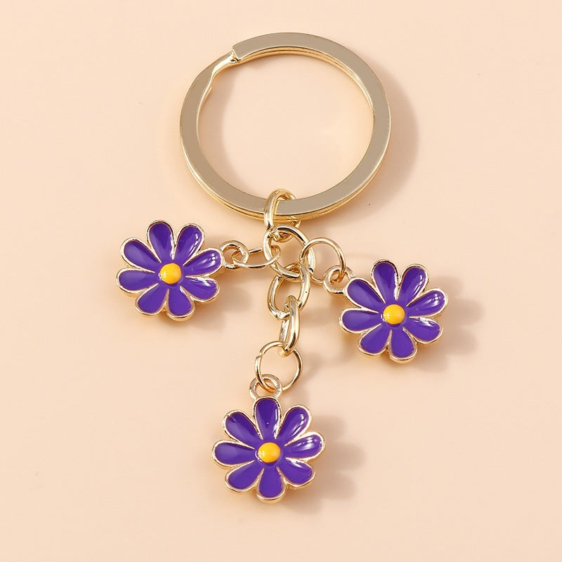 Keychain with Three Playful Daisies Bowlift