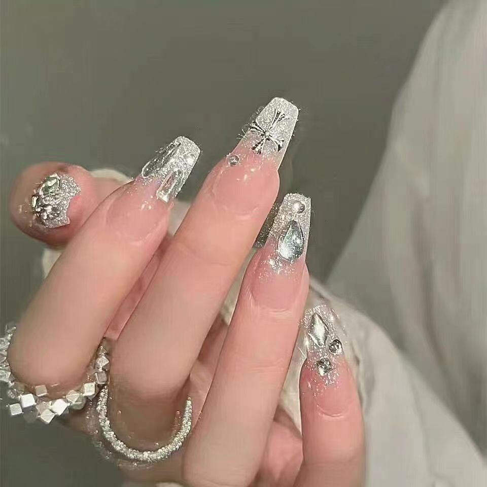 Artificial nails with heart design and glitter accents Bowlift