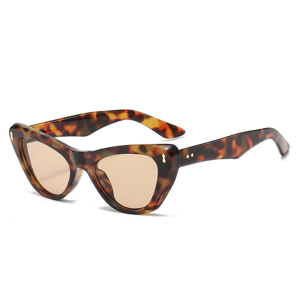 Ladies Cat-Eye Sunglasses with Elegant Accentuated Frame Bowlift