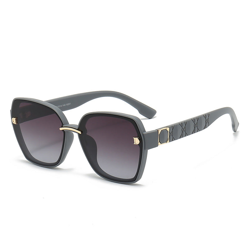 Ladies' sunglasses with a stylish, square frame and elegant details Bowlift